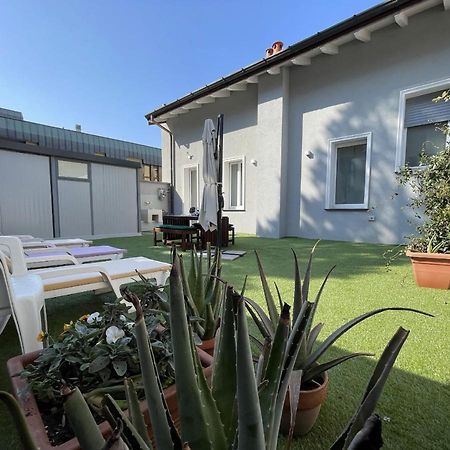 Varese Apartment Bagian luar foto