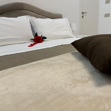 Varese Apartment Bagian luar foto