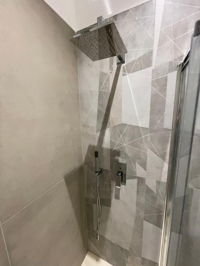 Varese Apartment Bagian luar foto