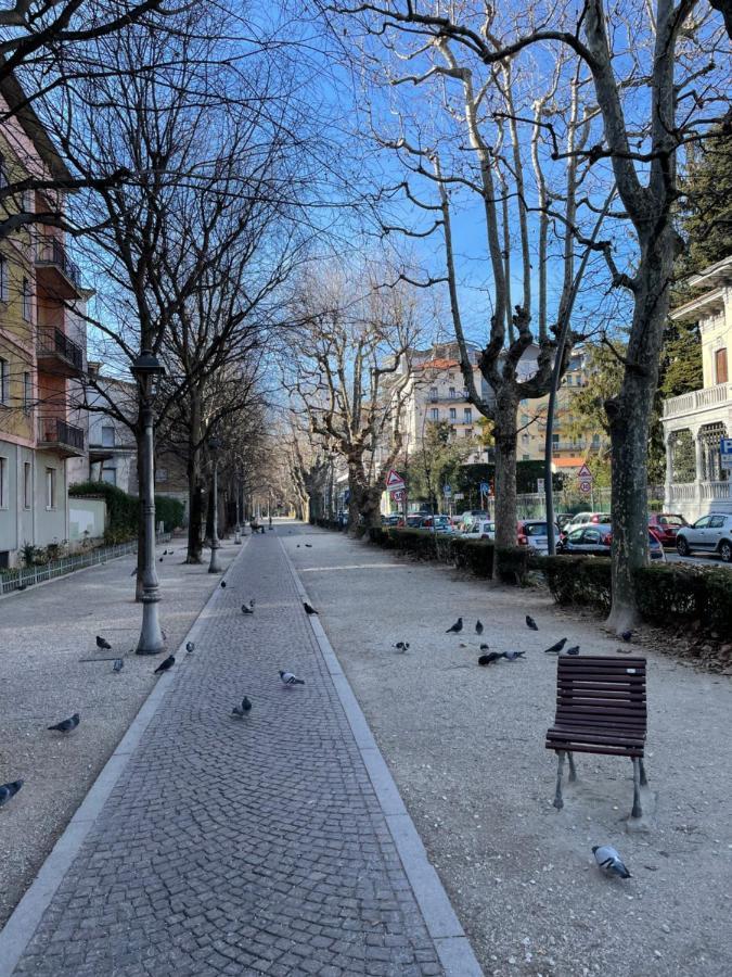 Varese Apartment Bagian luar foto