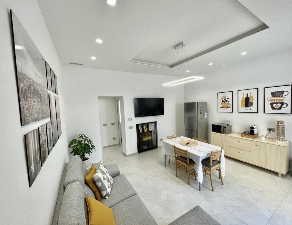 Varese Apartment Bagian luar foto