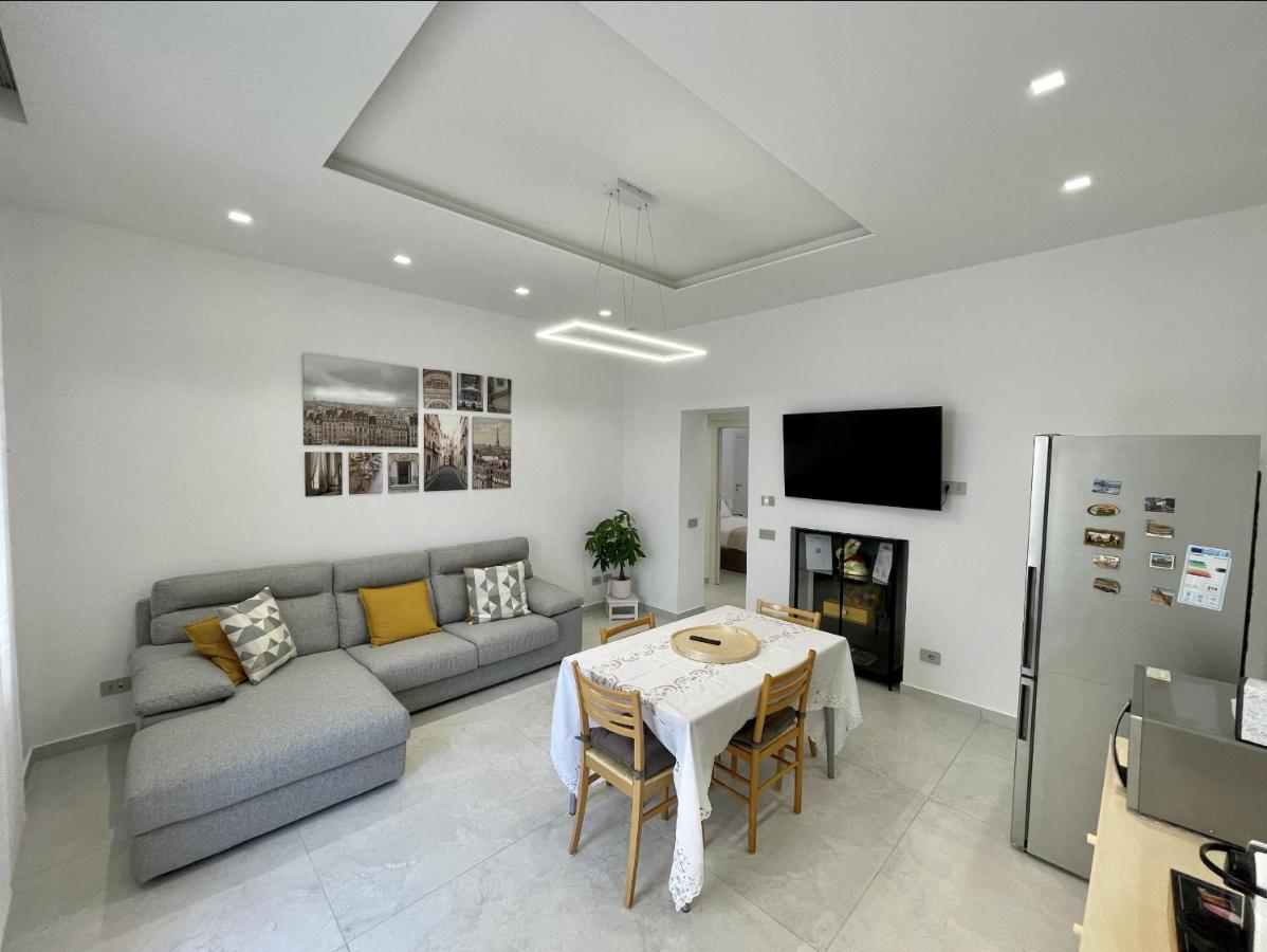 Varese Apartment Bagian luar foto