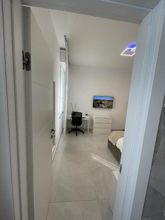 Varese Apartment Bagian luar foto