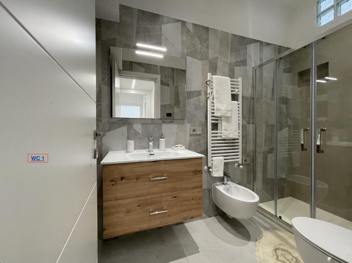 Varese Apartment Bagian luar foto