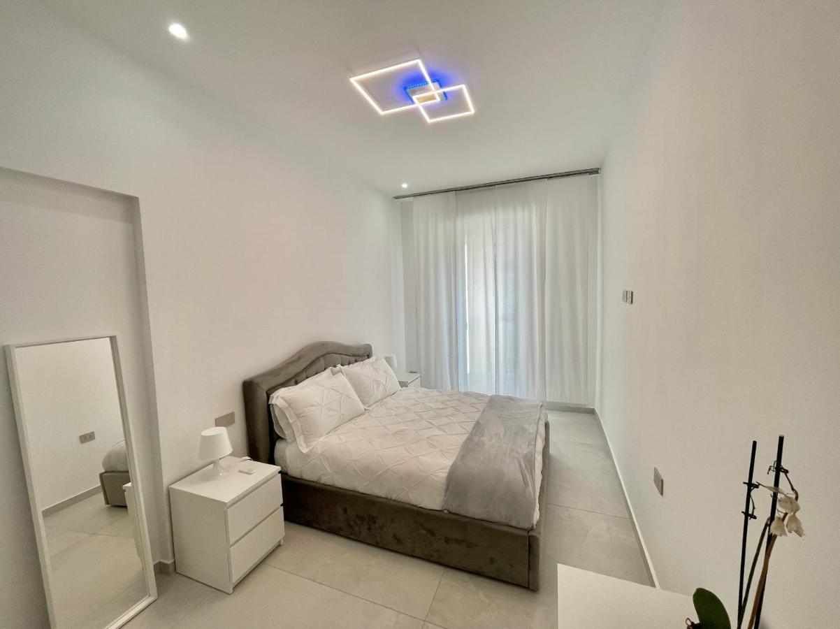 Varese Apartment Bagian luar foto