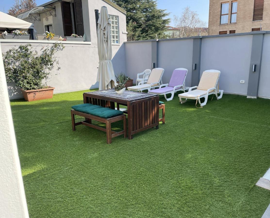 Varese Apartment Bagian luar foto