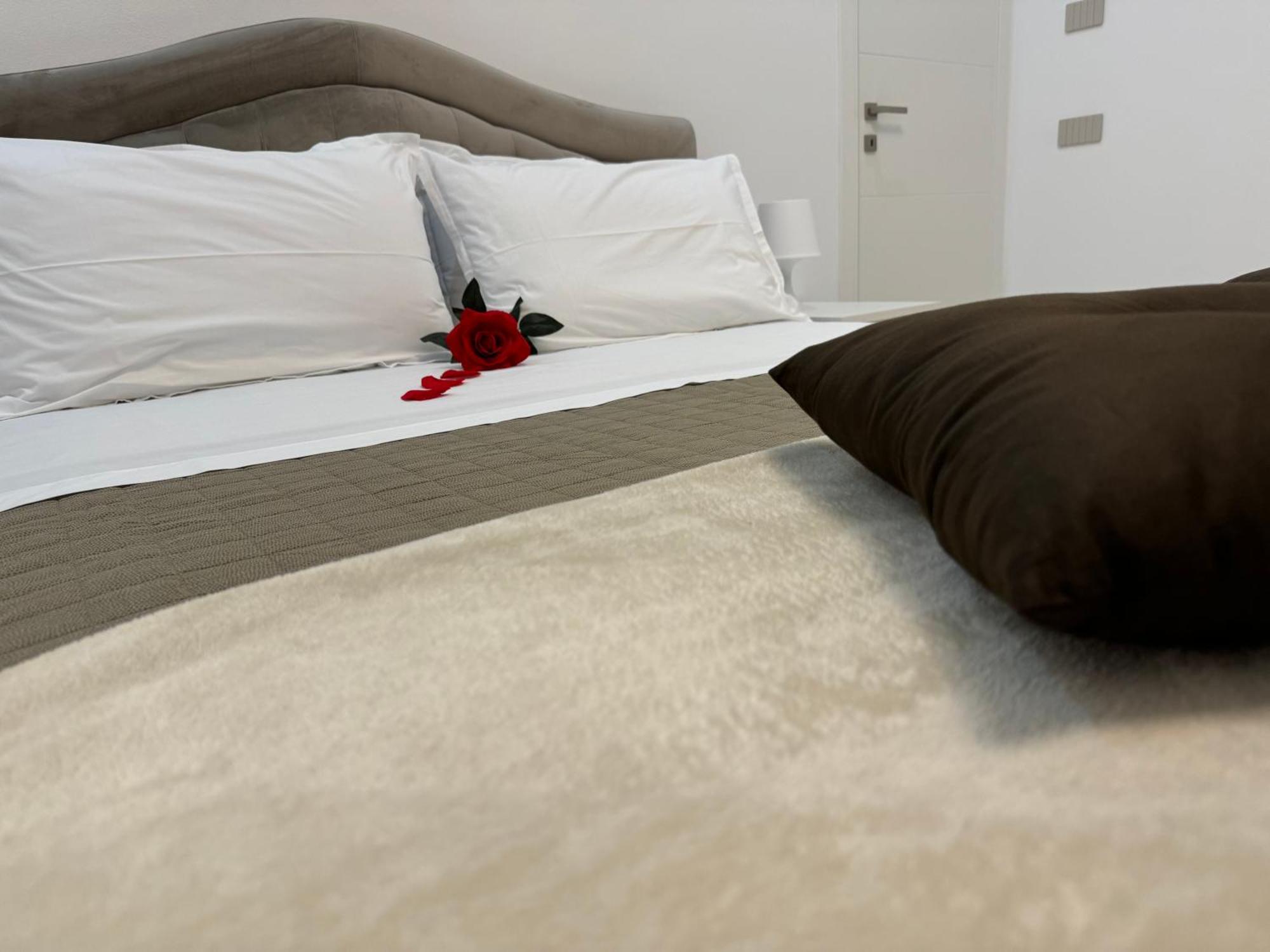 Varese Apartment Bagian luar foto