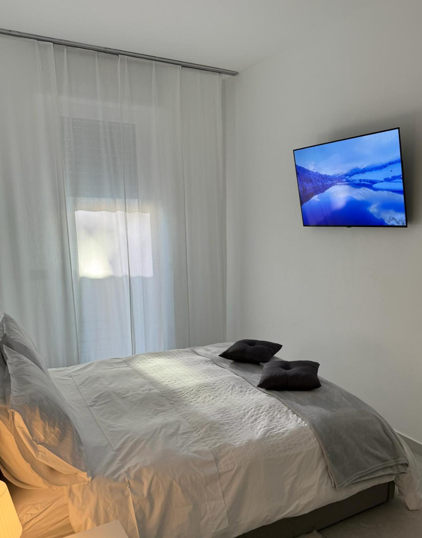 Varese Apartment Bagian luar foto